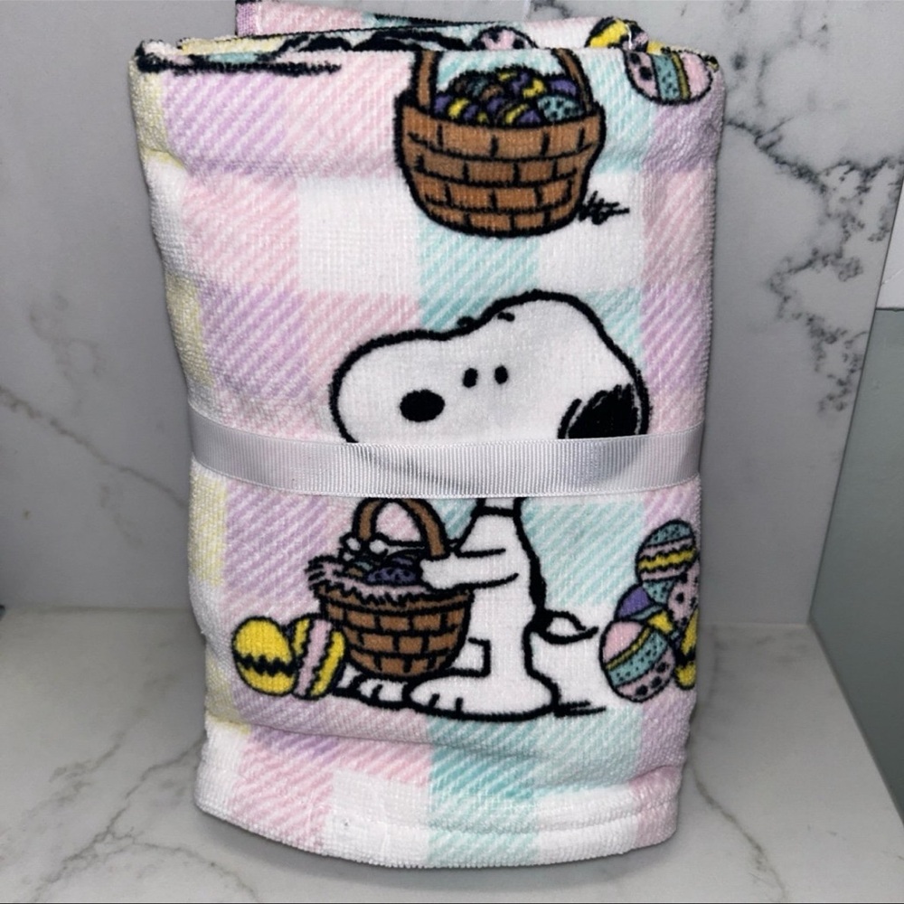 Peanuts Easter Pastel Hand Towels with Snoopy Design Set OF 2